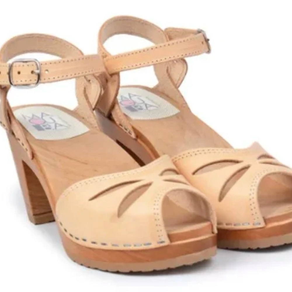 New- in box- Maguba of Sweden sandals with Wooden Platform